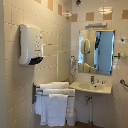 Hotel De La 2*